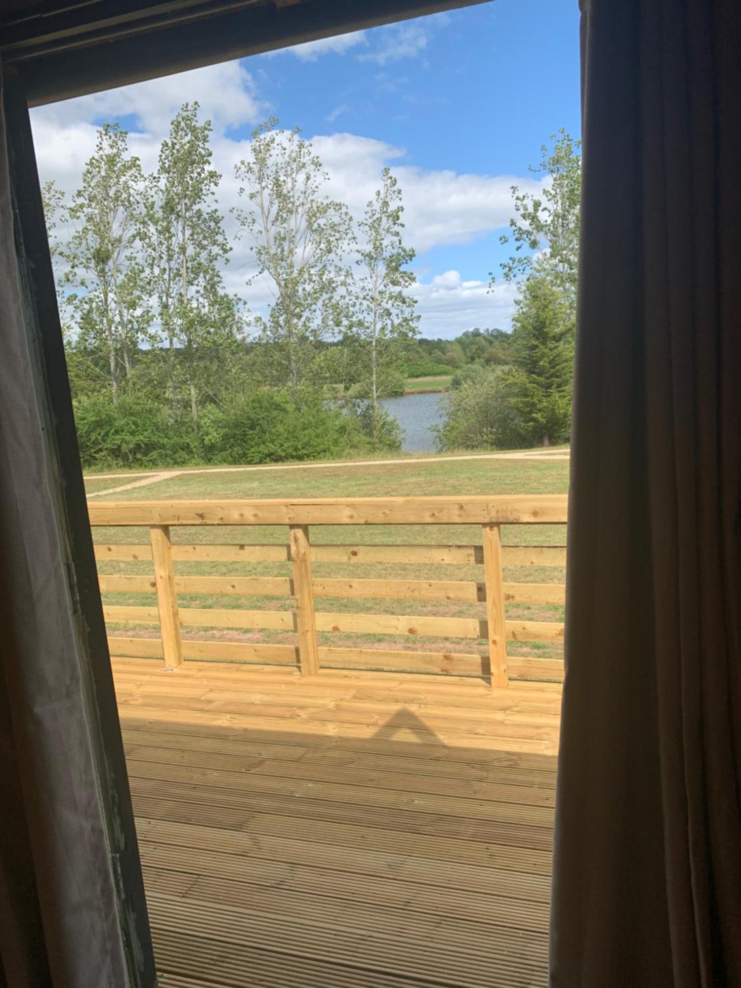 'Swan' Lakeview Lodge Bishampton Eksteriør bilde